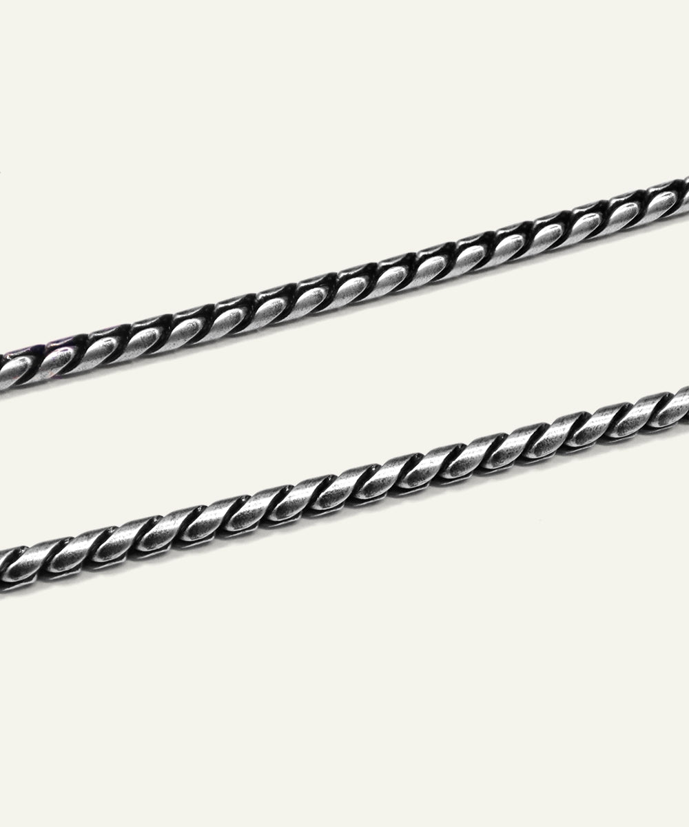 Close-up of Franco chain links