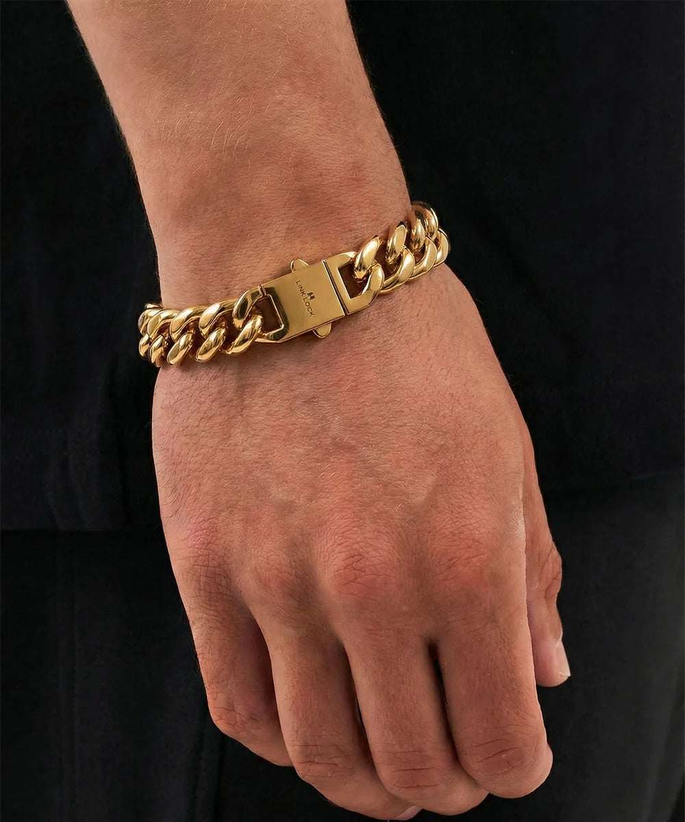 Close-up of Cuban bracelet links